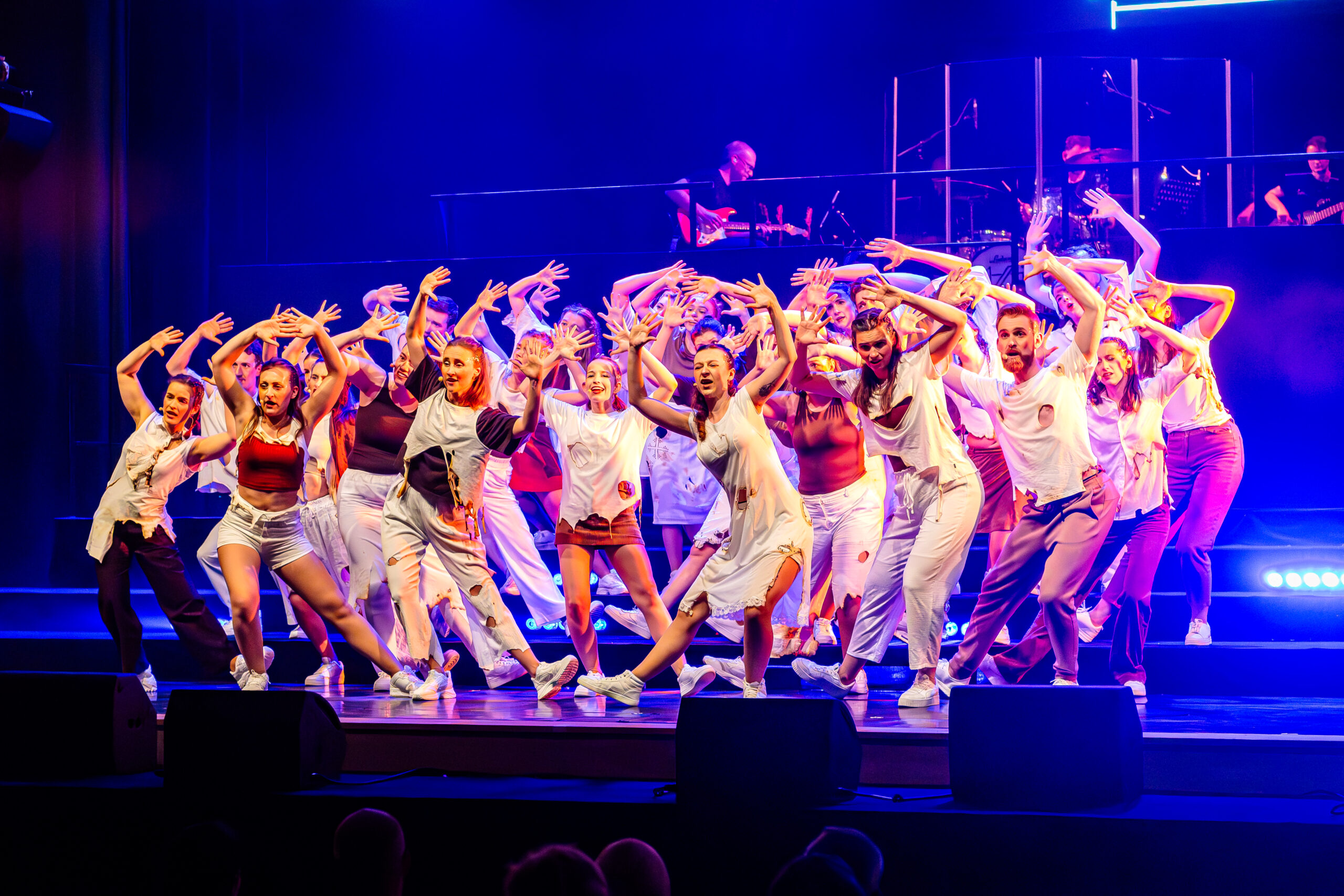 showkoor enchanté koorleden van Enchanté op het podium tijdens de show van 2026